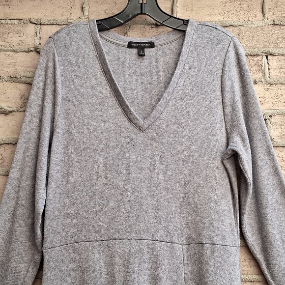 Banana Republic Ribbed Knit Midi Dress in Grey - Picture 5 of 12